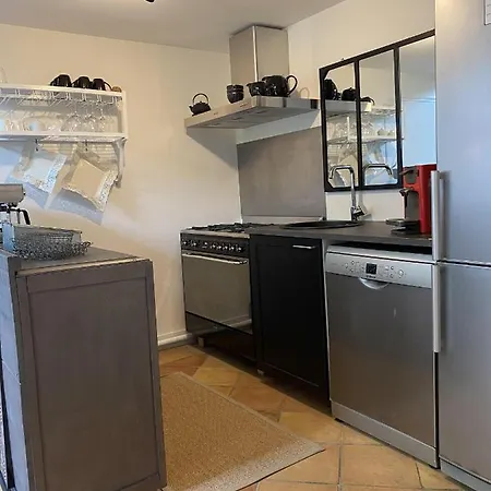 Semesterbostad La Girondine *